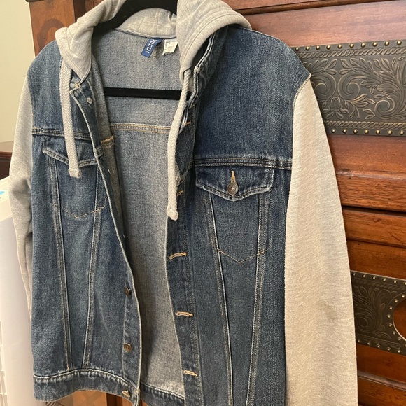H&M JeanJacket w/ Sweatshirt Arms & Hoodie; Men’s Small; Like New; $15 - Picture 10 of 16